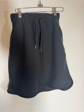 Lululemon On The Fly Skirt Black Drawstring Curved Hem Activewear | Size 4